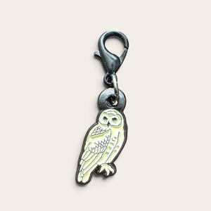 Snowy Owl Stitch Marker | Custom Enamel Knitting Stitch Marker or Removable Progress Keeper | Firefly Notes